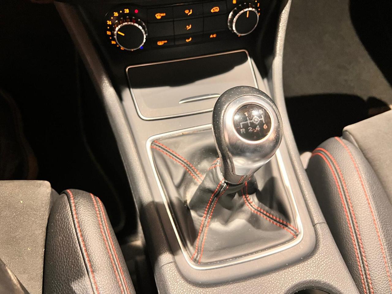 Mercedes-benz CLA 200 d Premium 80000 KM