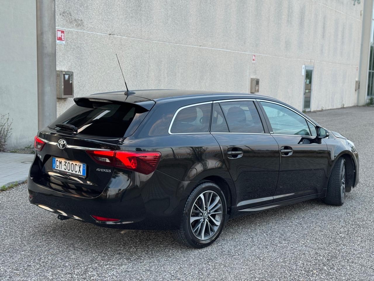 Toyota Avensis 2.0d 143cv Edition-S Euro 6B
