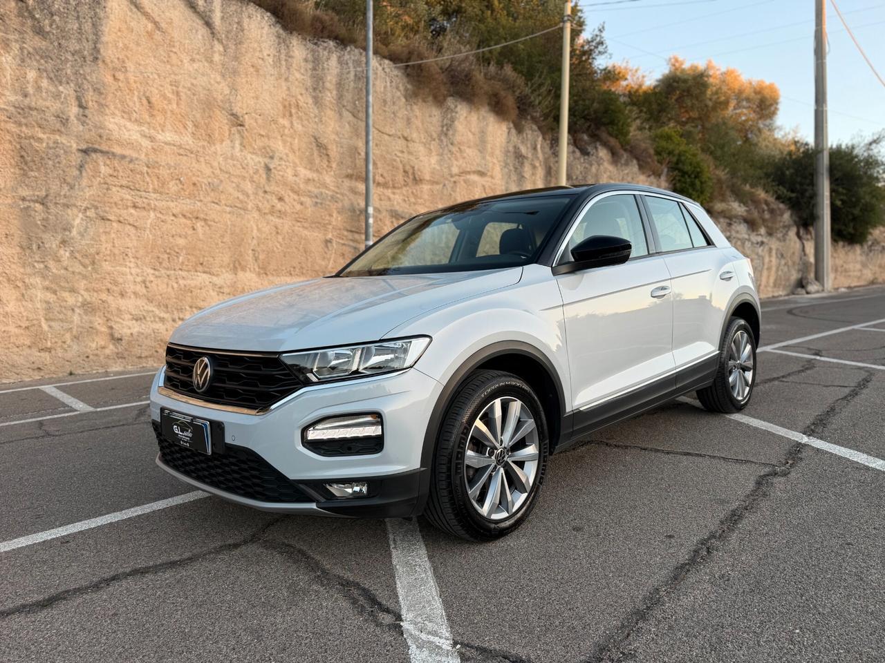 Volkswagen T-Roc/1.0 TSI 110 CV/CAR PLAY/CERCHI 17"/NEOPATENTATI