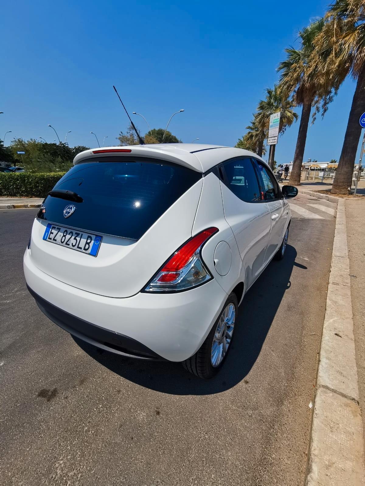 Lancia Ypsilon 1.3 MJT 16V 95 CV 5P. Gold - 2015