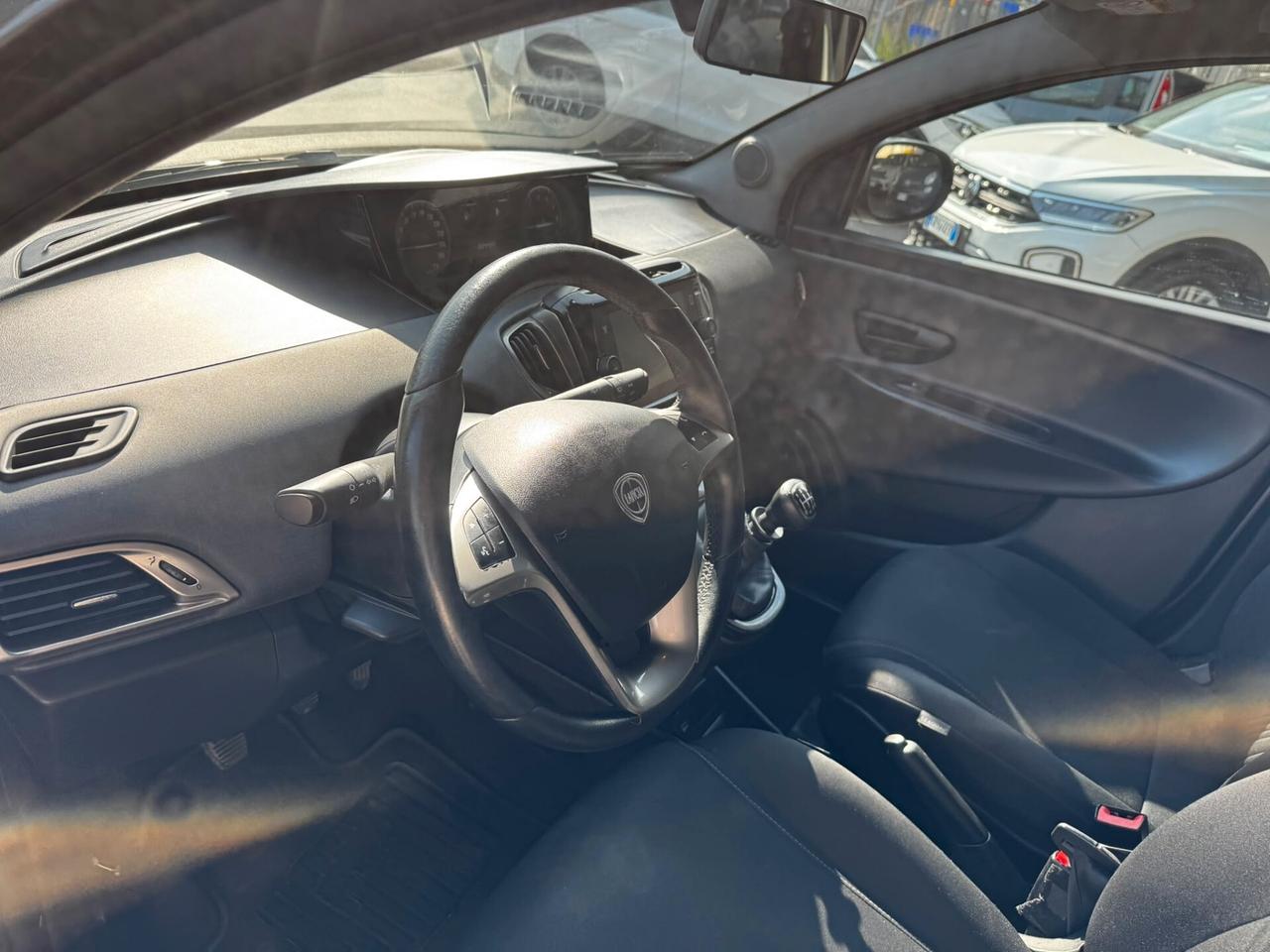Lancia Ypsilon 1.0 FireFly 5 porte S&S Hybrid Gold
