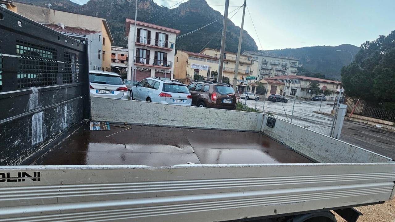 FORD TRANSIT 2.4 CC TDCI 140 CV CASSONE FISSO 3 POSTI GEMELLATO 2010 EU4 € 6.500,00