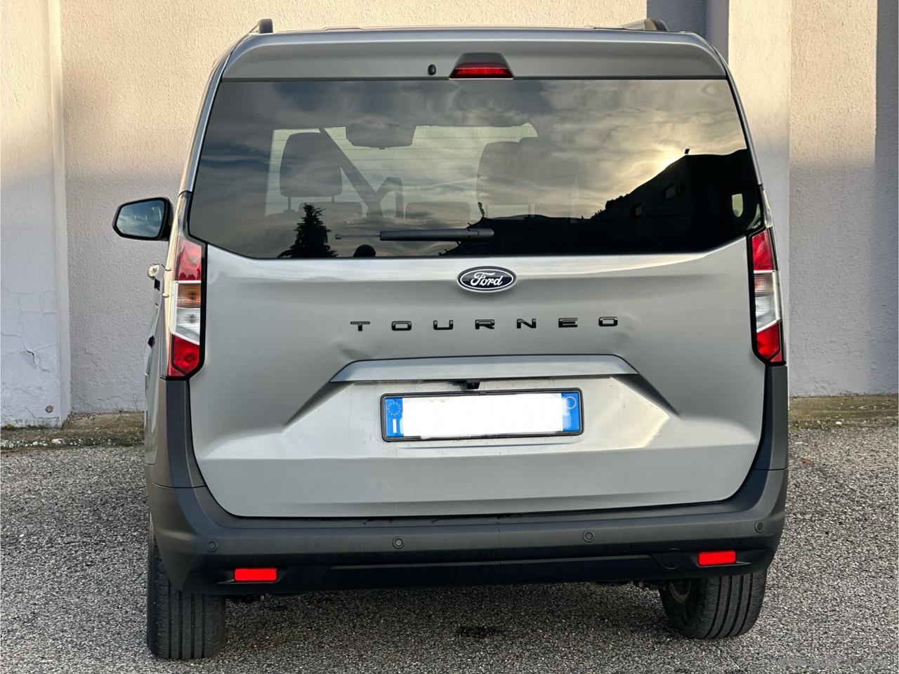 FORD Tourneo Courier 1.0 EcoBoost Titanium