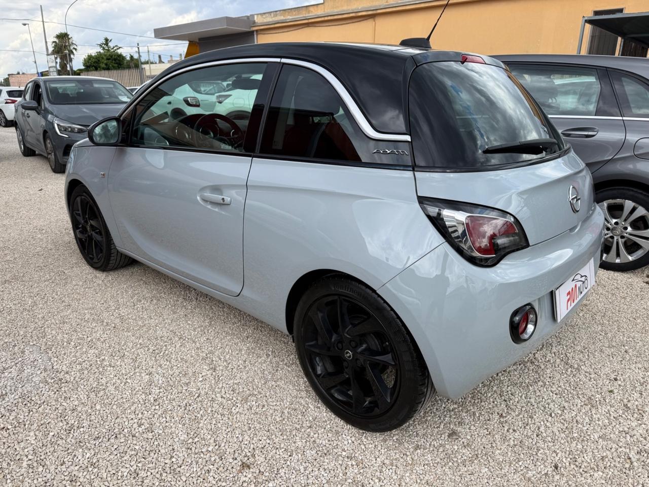 Opel Adam 1.2 70 CV Black Jack