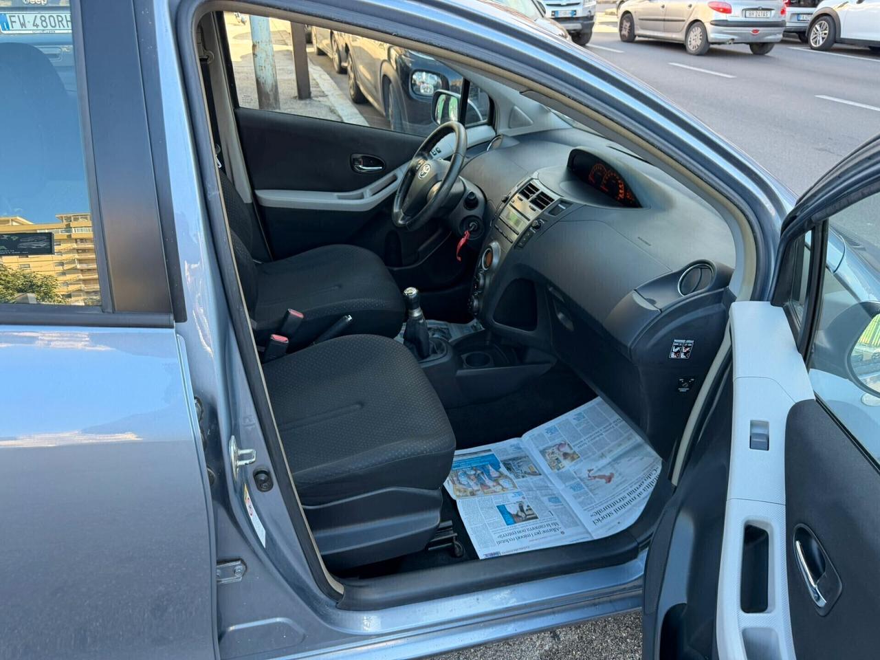 Toyota Yaris 1.0 5 porte Sol - Anno 2011 - Neopatentato