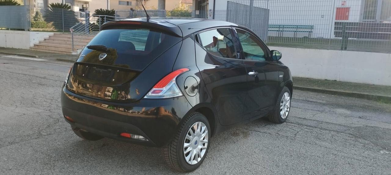 Lancia Ypsilon 1.2 69 CV 5 porte S&S Gold