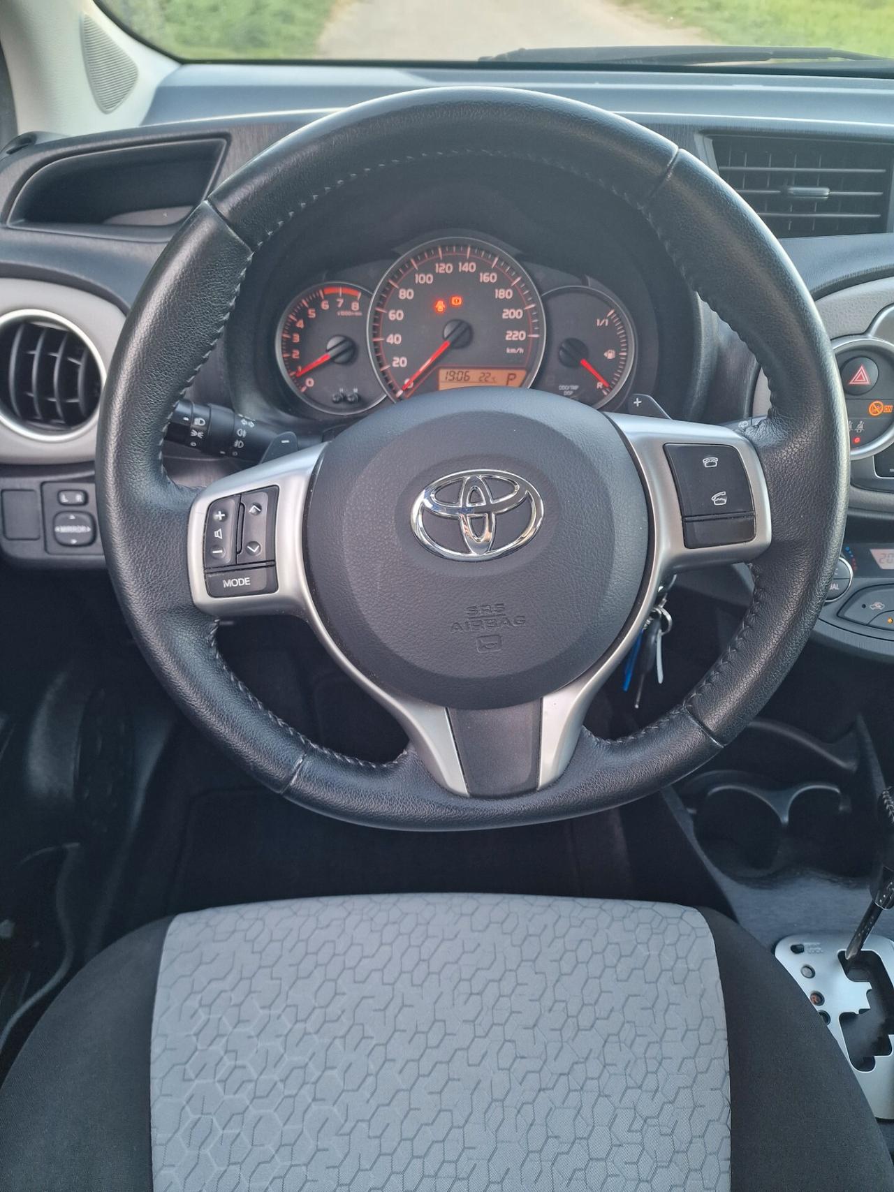 Toyota Yaris 1.3 5p Lounge CVT