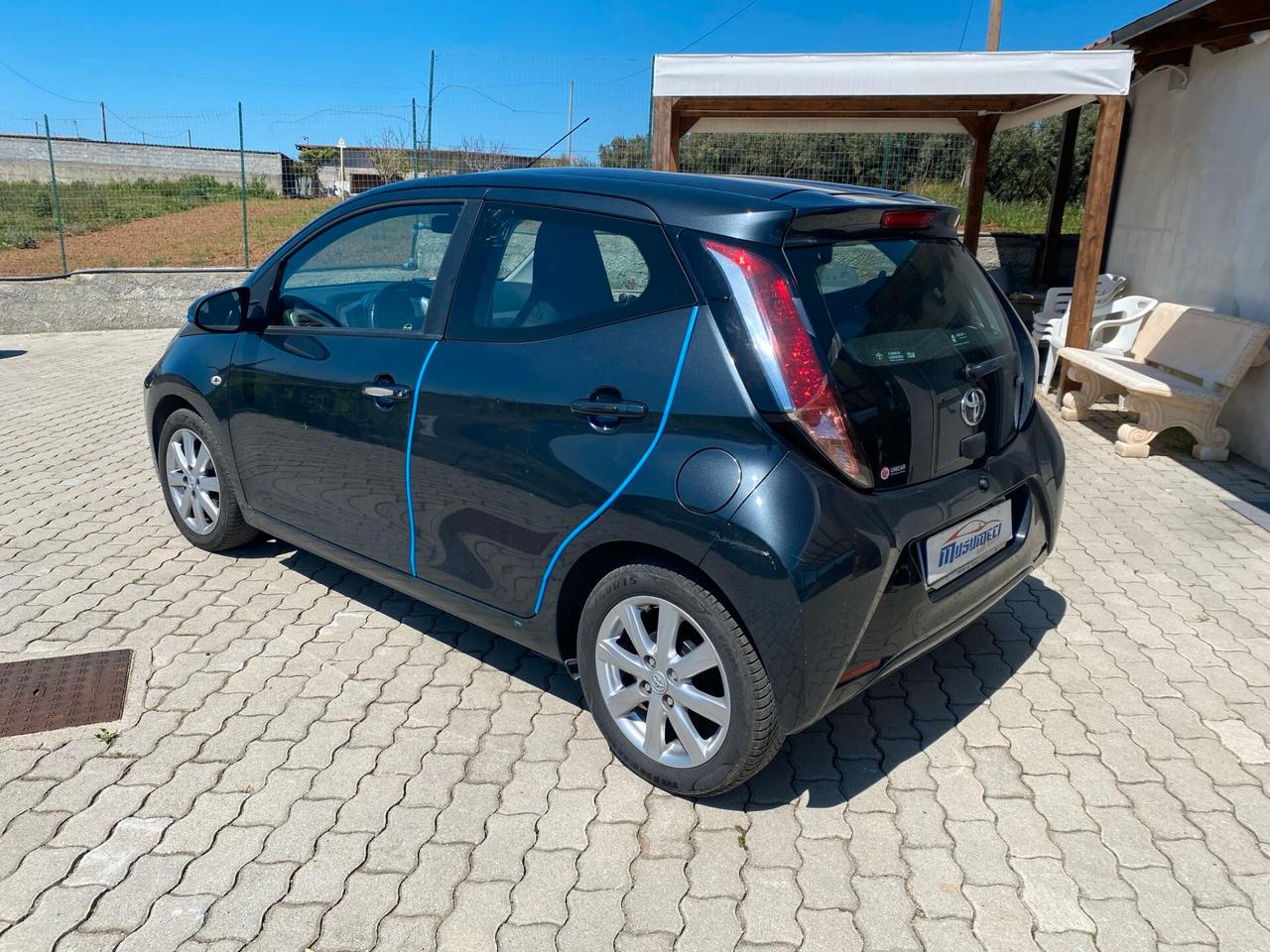 Toyota Aygo 1.0 VVT-i 69 CV 5 porte x-play TSS