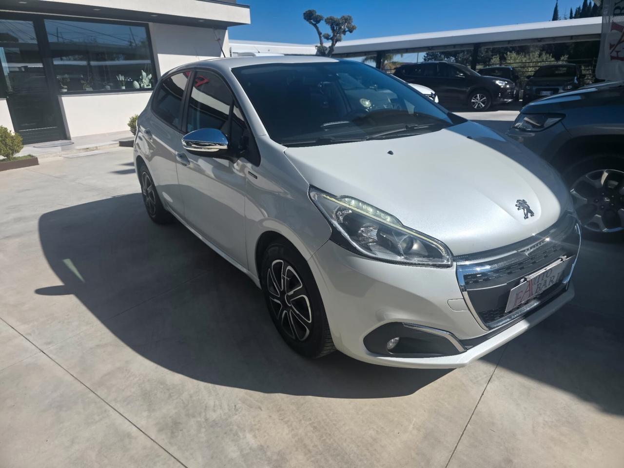 Peugeot 208 PureTech 82 Stop&Start 5 porte Signature