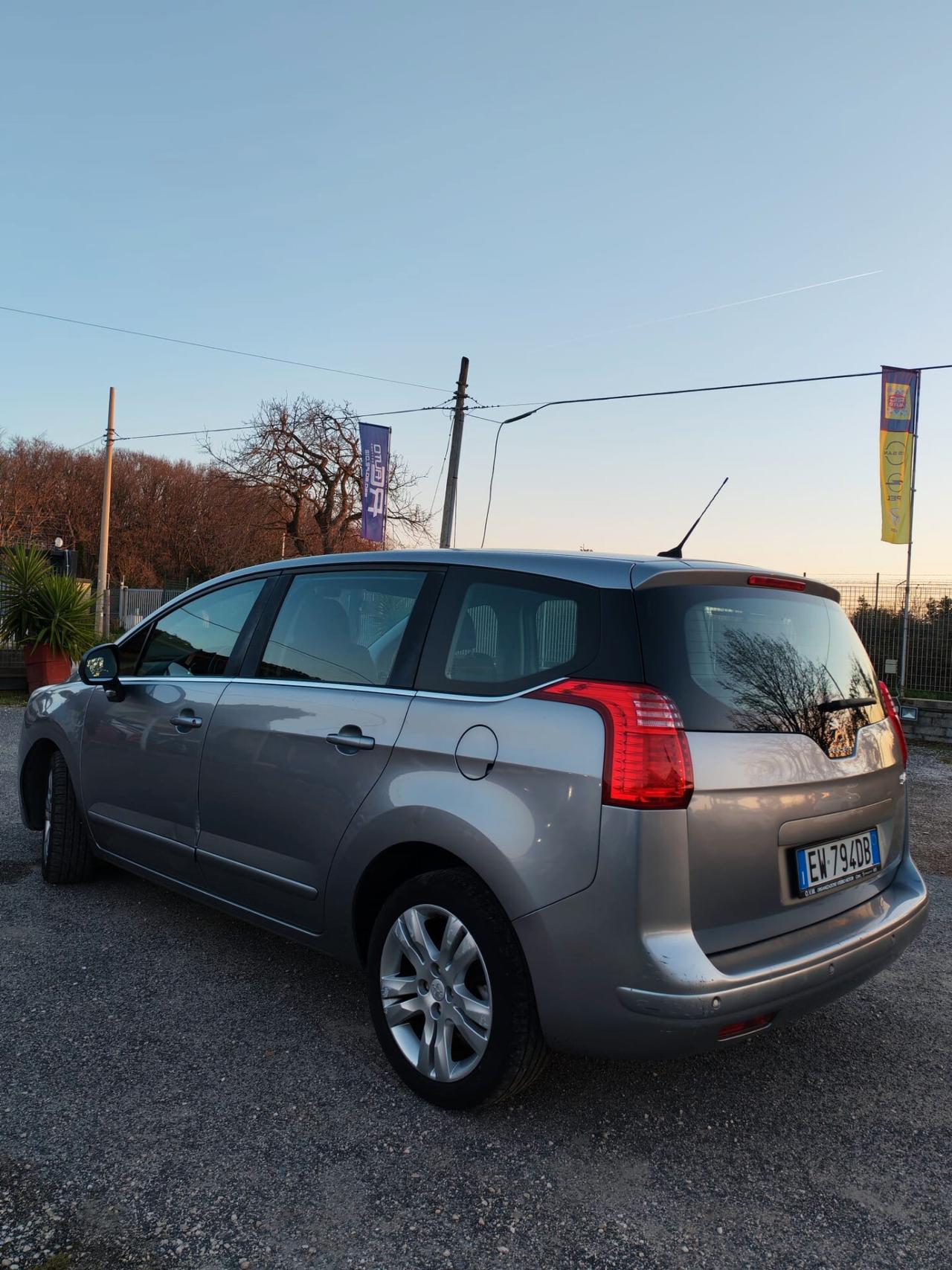 Peugeot 5008 1.6 HDi 115CV Allure