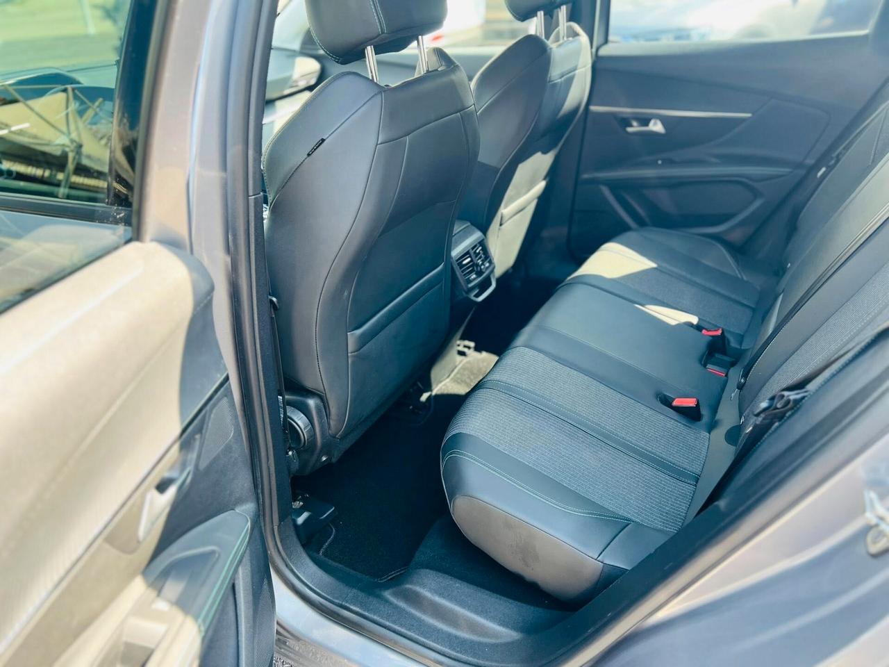 Peugeot 3008 BlueHDi 130 S&S EAT8 Allure