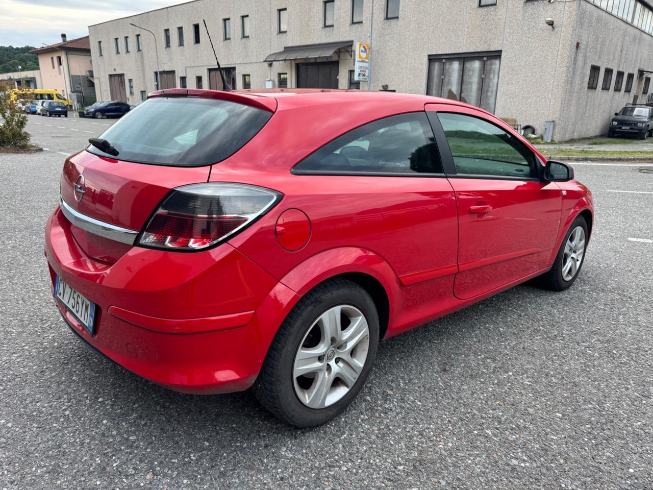 Opel Astra GTC 1.9 16V CDTI 150CV 3 porte Sport euro4