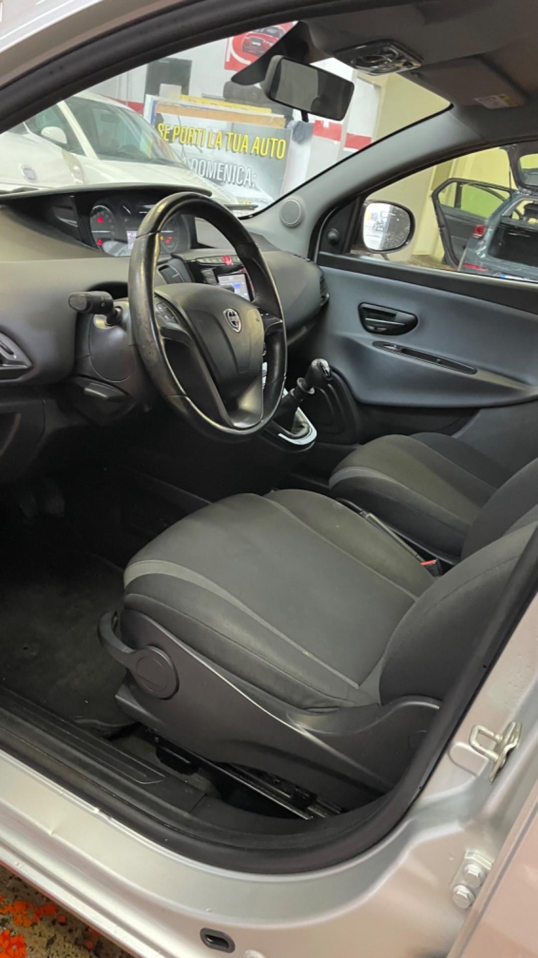 Lancia Ypsilon 1.2 69 CV 5 porte GPL Ecochic Silver