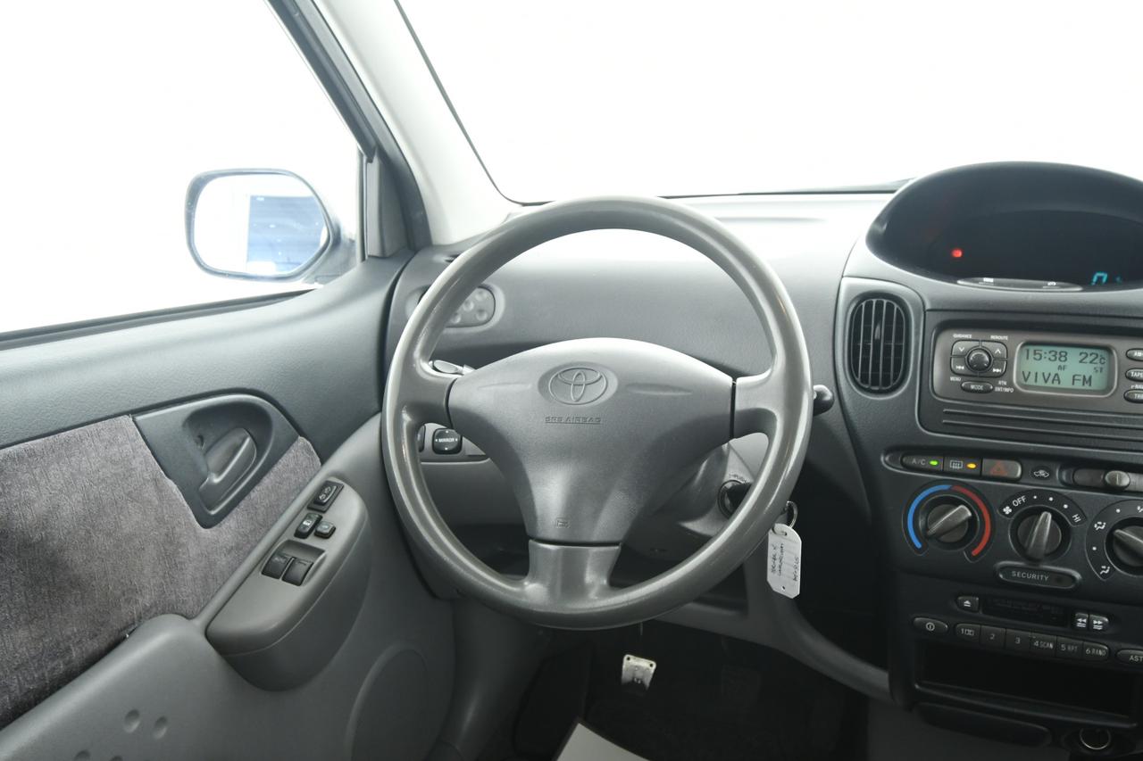 TOYOTA Yaris Verso 1.3 Luna X COMMERCIANTI