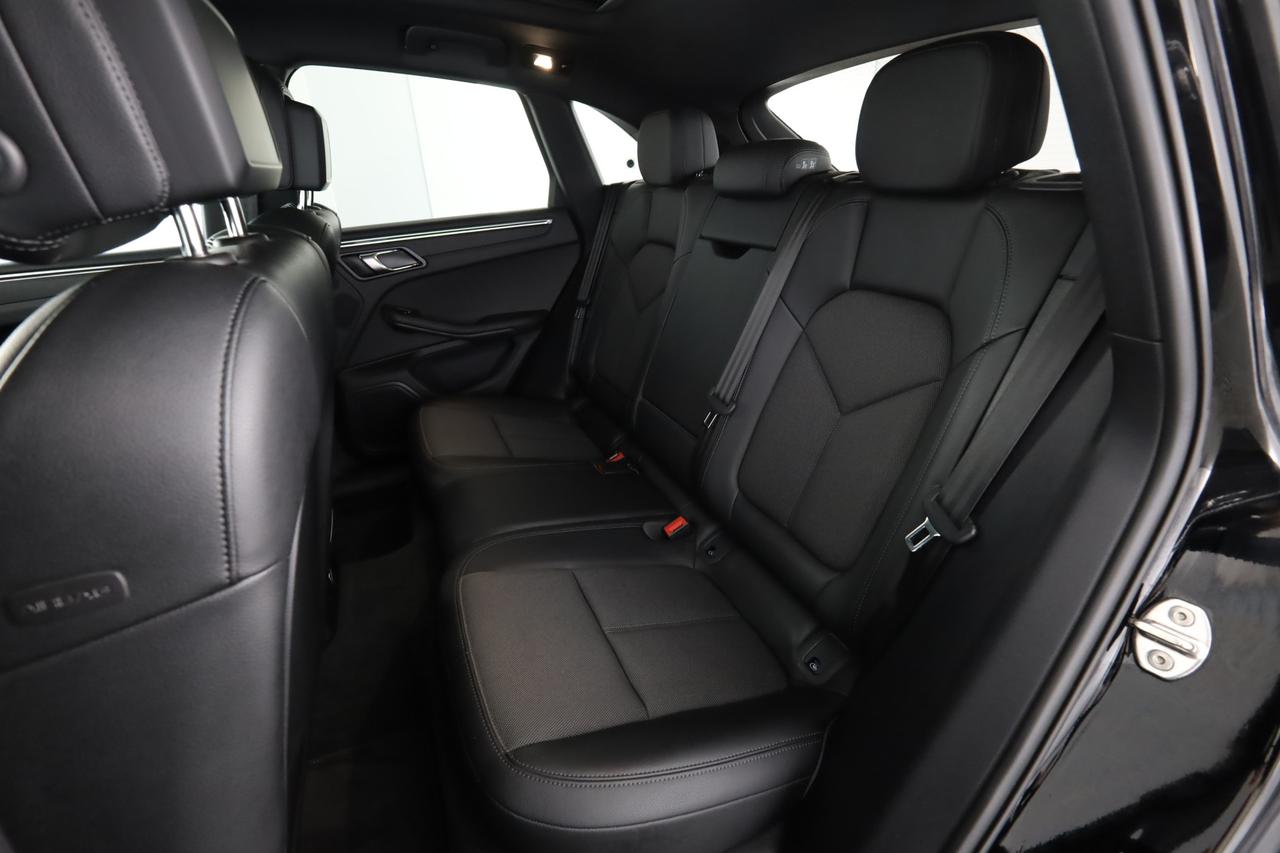 PORSCHE Macan 2.0