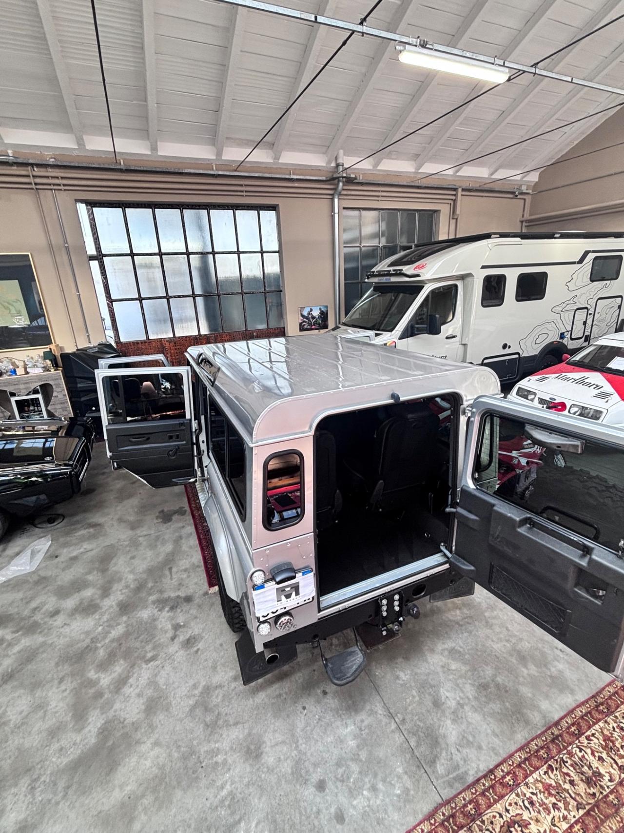 Land Rover Defender 110 2.2 TD4 Station Wagon SE N1