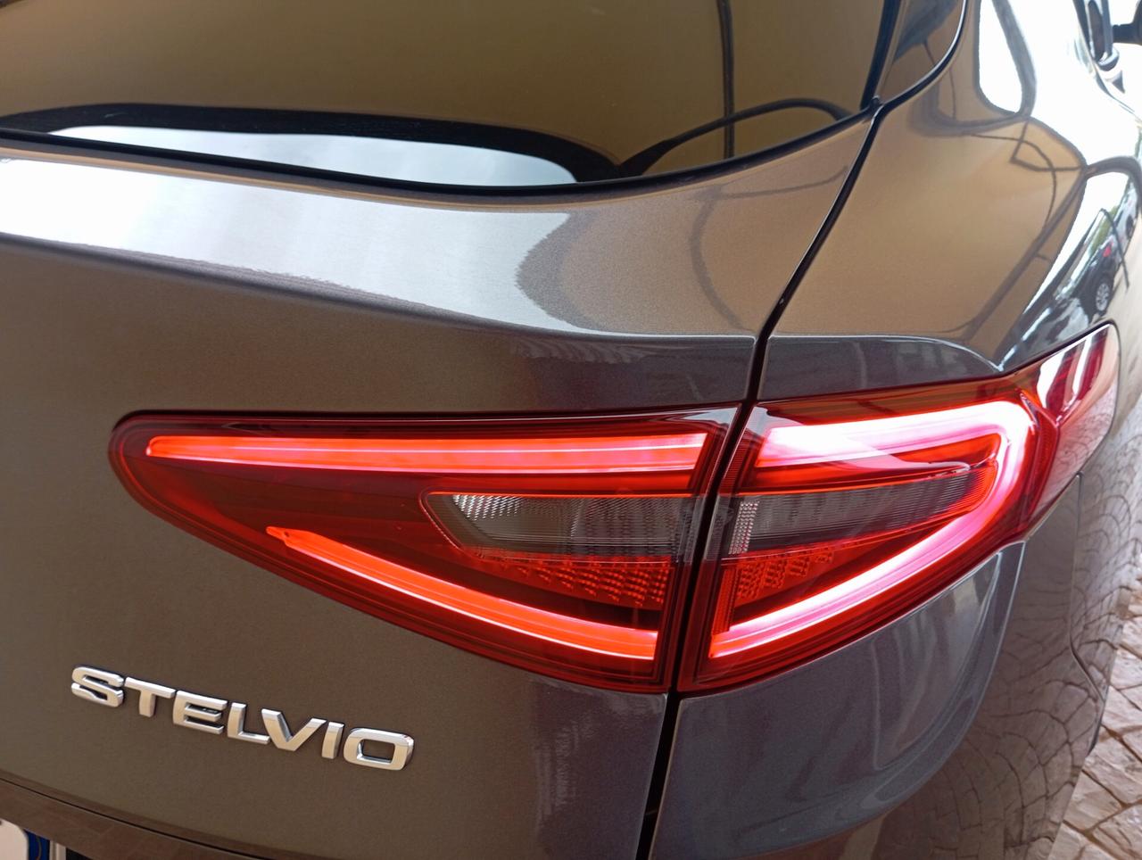 Alfa Romeo Stelvio 2.2 Turbodiesel 210 CV AT8 Q4 Veloce