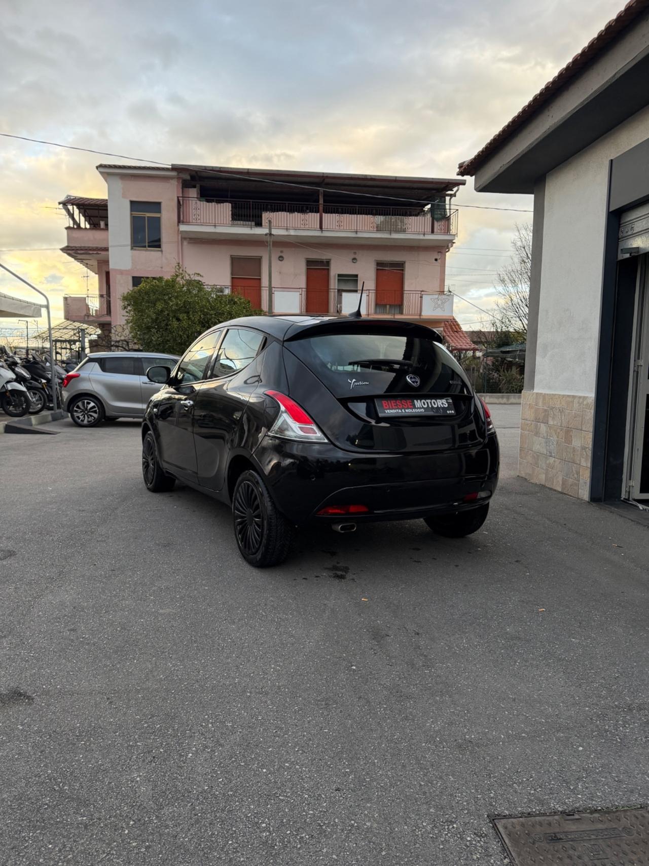 Lancia Ypsilon 1.0 FireFly 5 porte S&S Hybrid Ecochic Gold