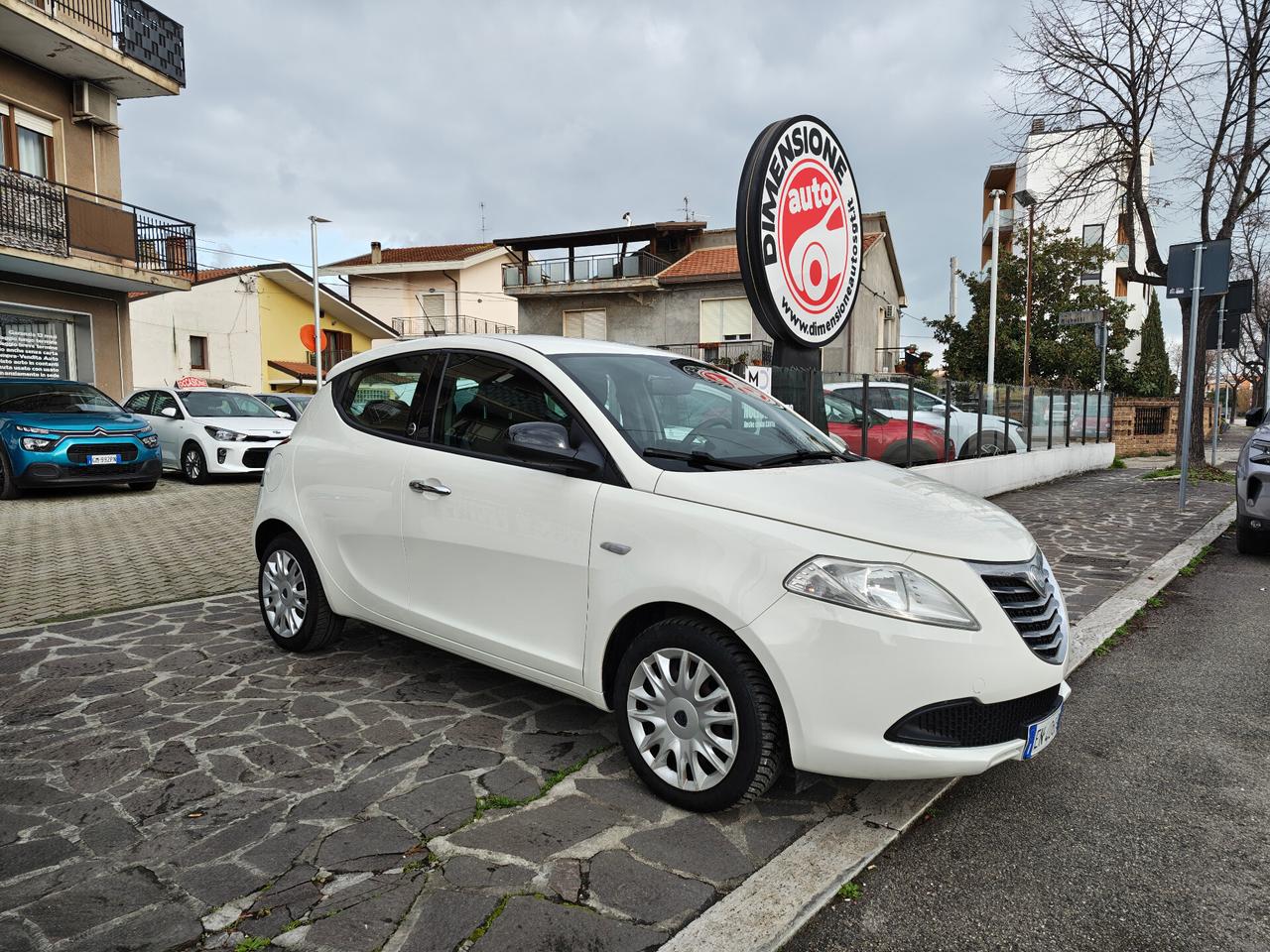 Lancia Ypsilon 1.2 69 CV 5 porte GPL Ecochic Silver