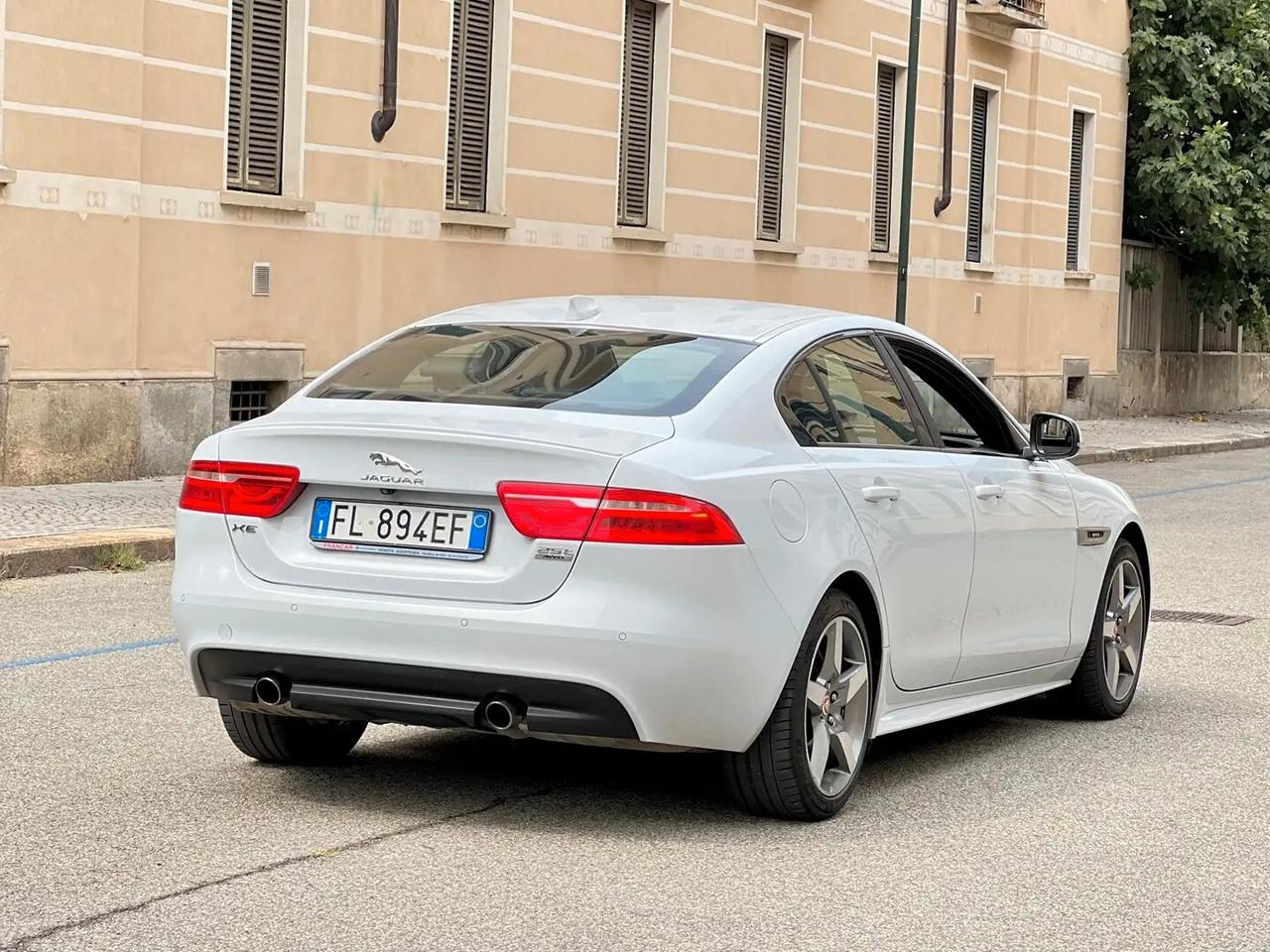 Jaguar XE 2.0 250 CV AWD aut. R-Sport