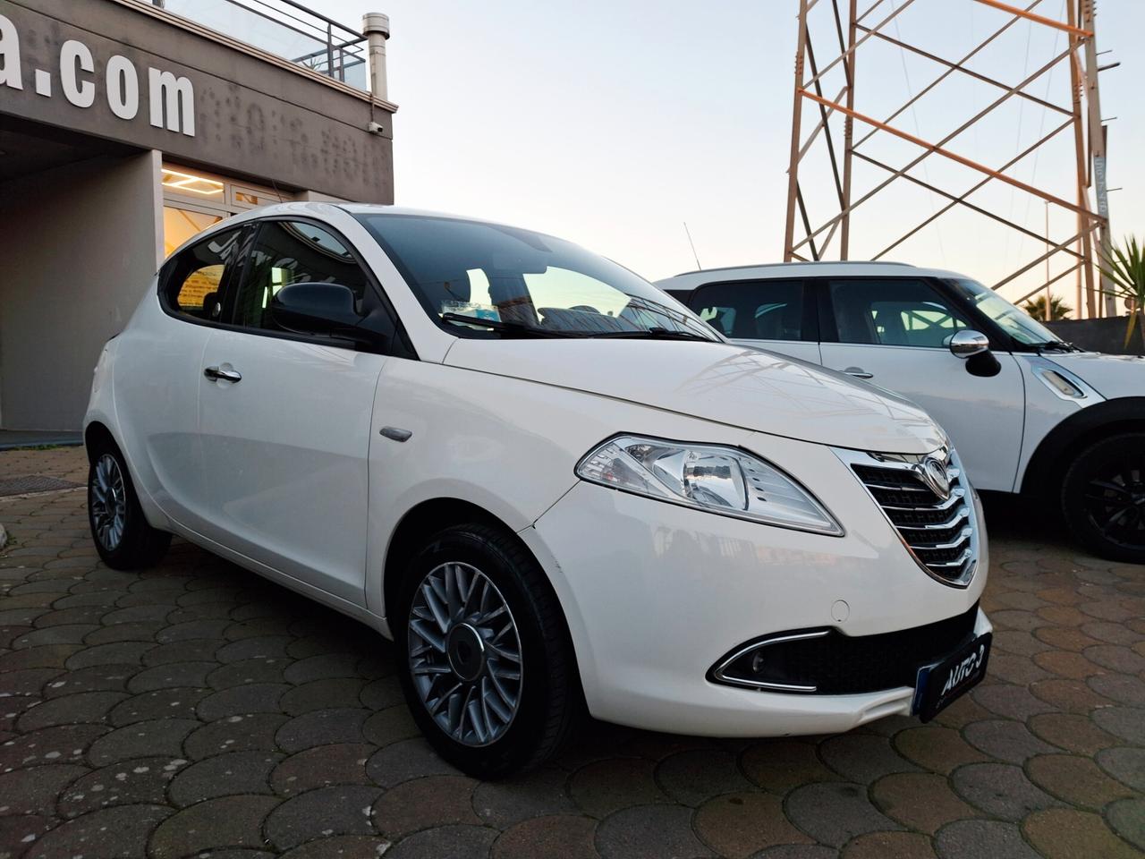 Lancia Ypsilon 1.2 69 CV 5 porte GPL Ecochic Silver