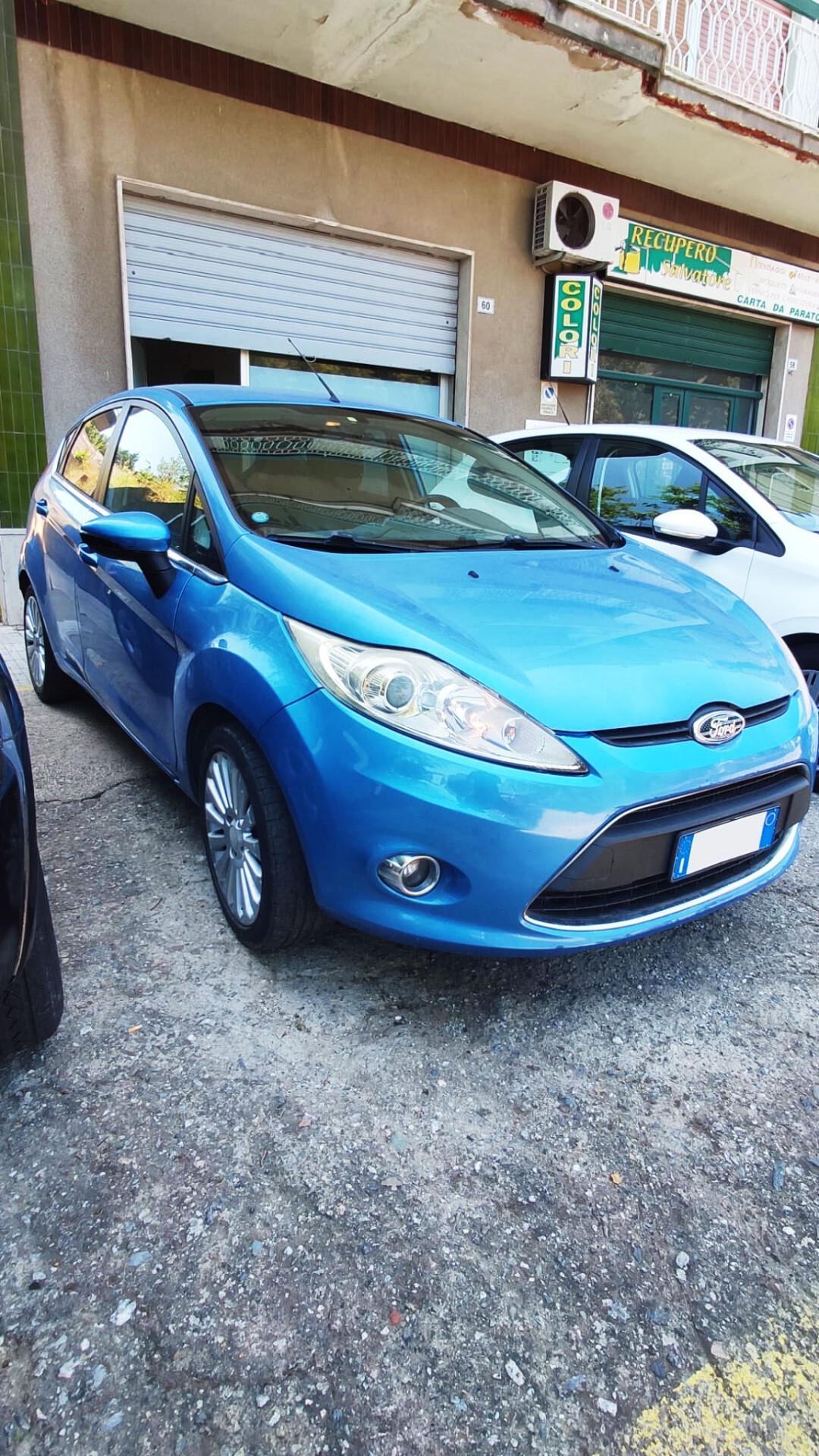 Ford Fiesta 1.4 5 porte Benzina - GPL in ottime condizioni