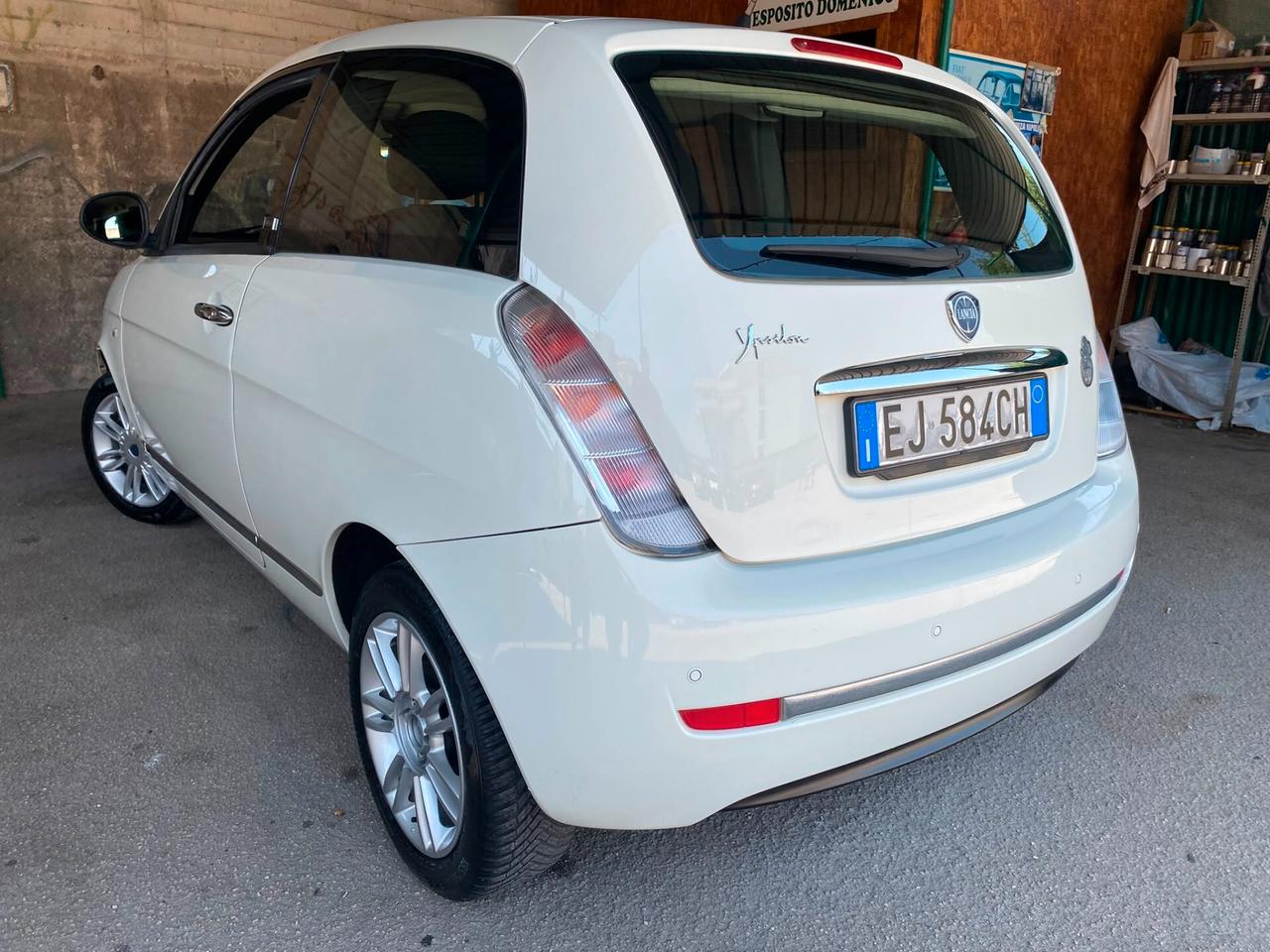 Lancia Ypsilon 1.2benz 69 CV Diva full opt 2011
