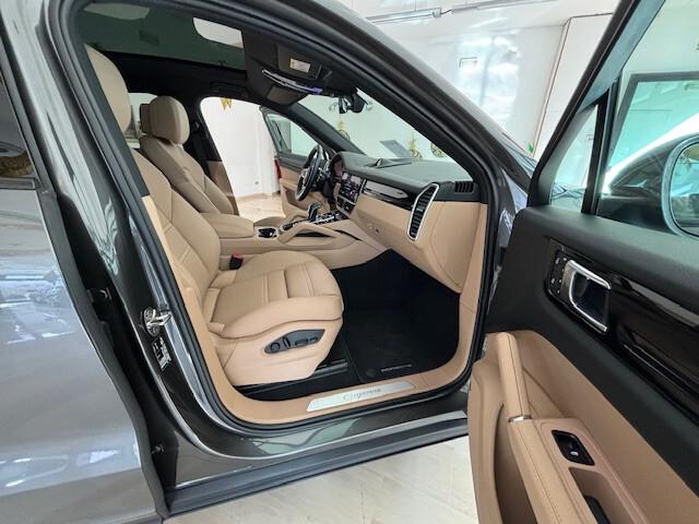 Porsche Cayenne Coupé 3.0 V6 E-Hybrid Platinum Edition 340CV
