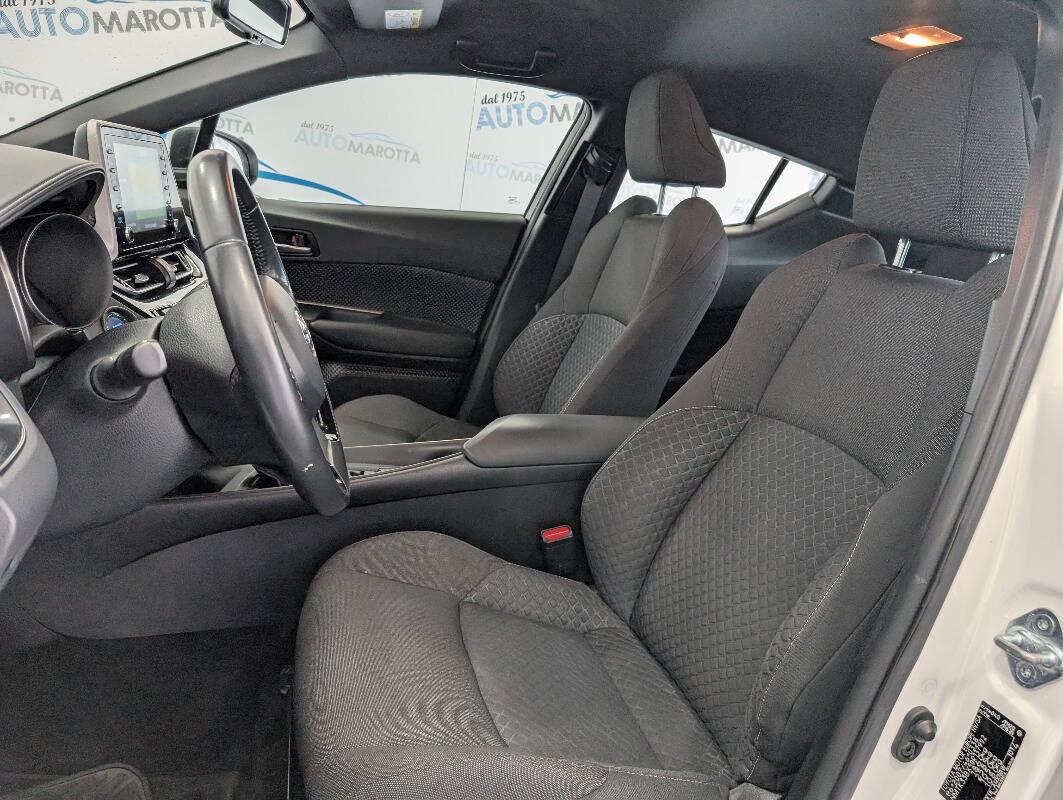 Toyota C-HR 1.8h Business e-cvt AUTOCARRO N1 !