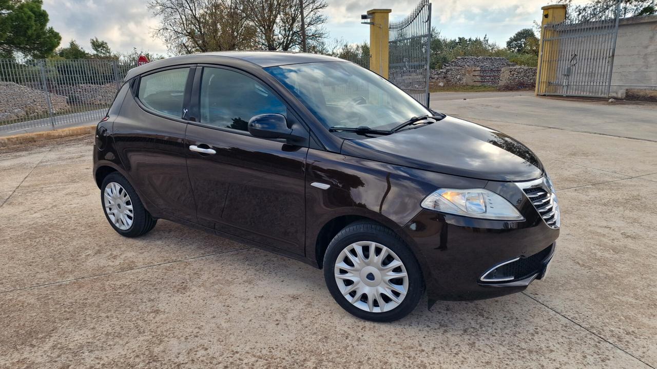 Lancia Ypsilon 1.2 69 CV 5 porte S&S Gold