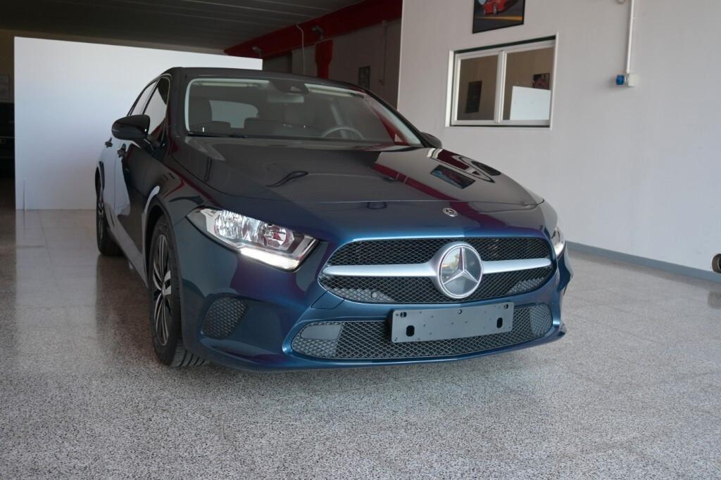 MERCEDES-BENZ A 180D 116CV 6M. BUSINESS SOLUTION ( NAVI - TELECAMERA POST. - CRUISE )