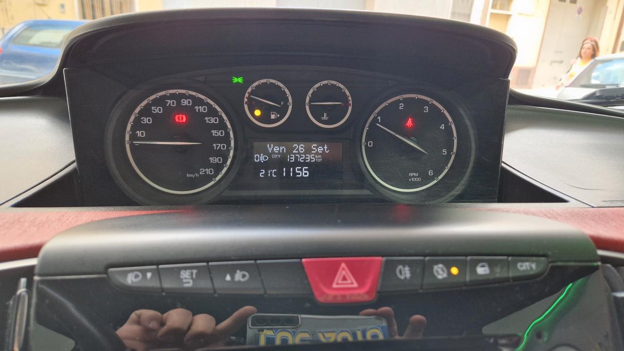 Lancia Ypsilon 1.3 MJT 16V 95 CV 5 porte