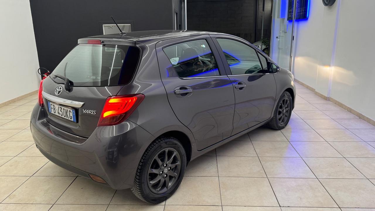 Toyota Yaris 1.4 D-4D 5 porte Lounge-2015