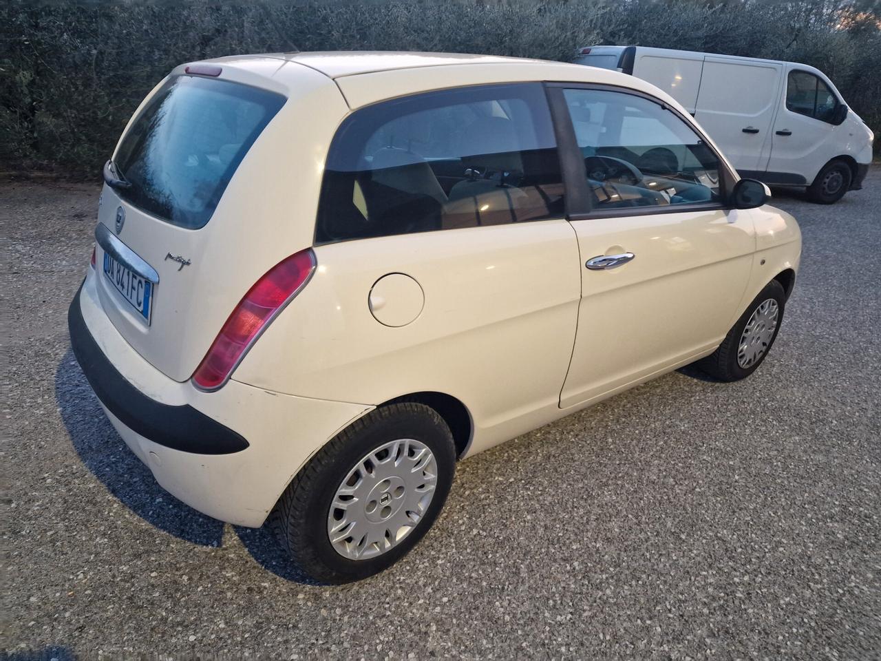Lancia Ypsilon 1.3 MJT 75 CV Argento