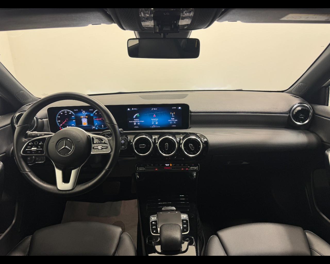 Mercedes-Benz A 180D PREMIUM AUTO