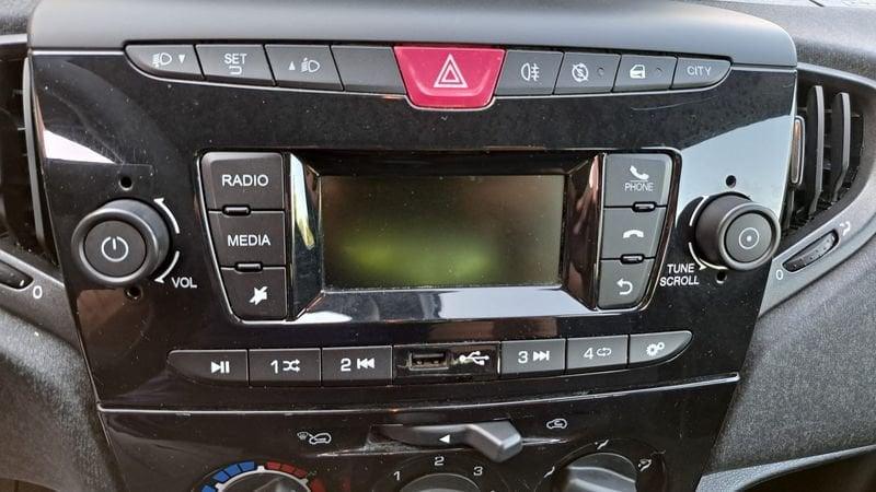 Lancia Ypsilon 1.0 FireFly Hybrid Silver