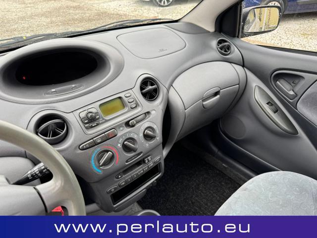 TOYOTA Yaris 1.0i 16V cat 3 porte