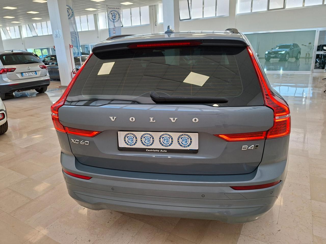 Volvo XC 60 XC60 B4 (d) automatico Momentum awd