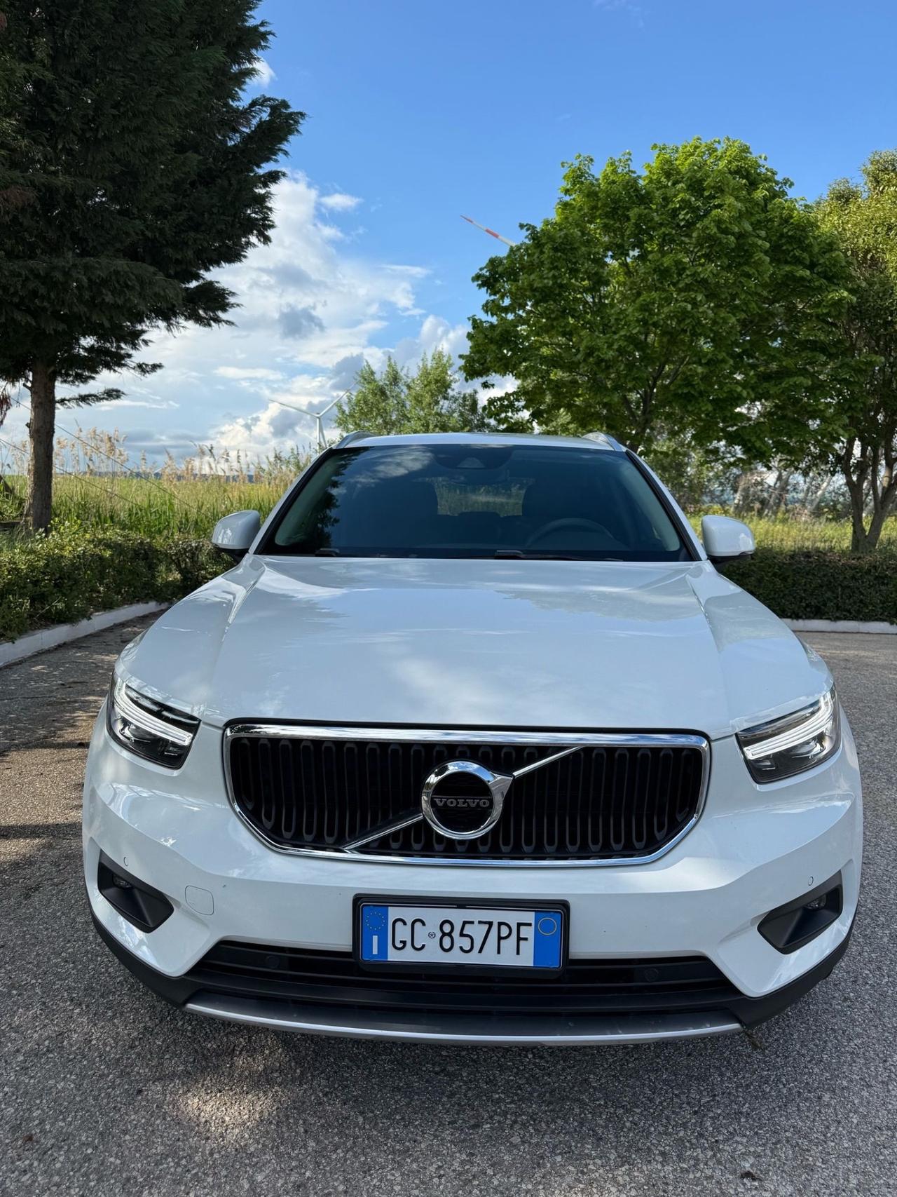 Volvo XC40 D3 AWD Geartronic Momentum auto Pro N1