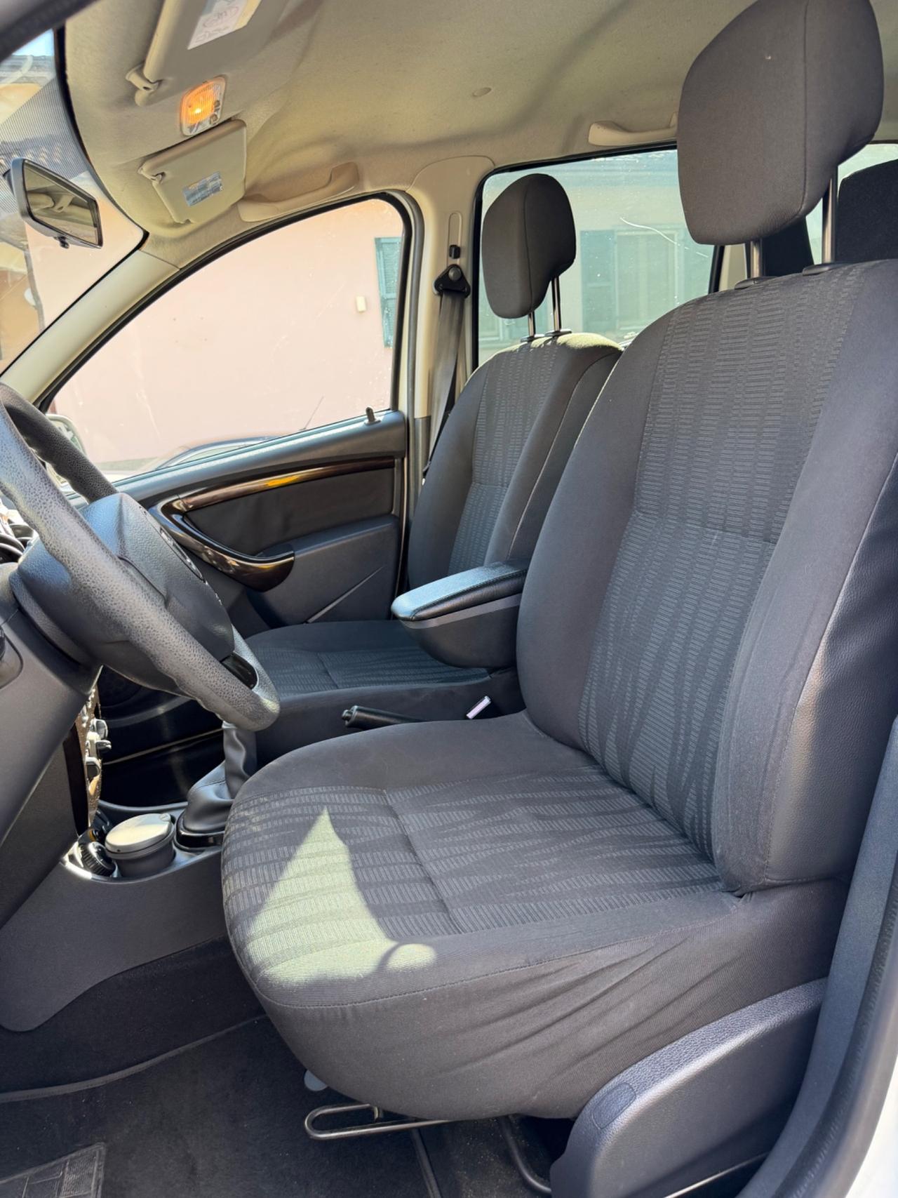 Dacia DUSTER 1.6 4x4 LAURÈATE KMCERT GARANZ