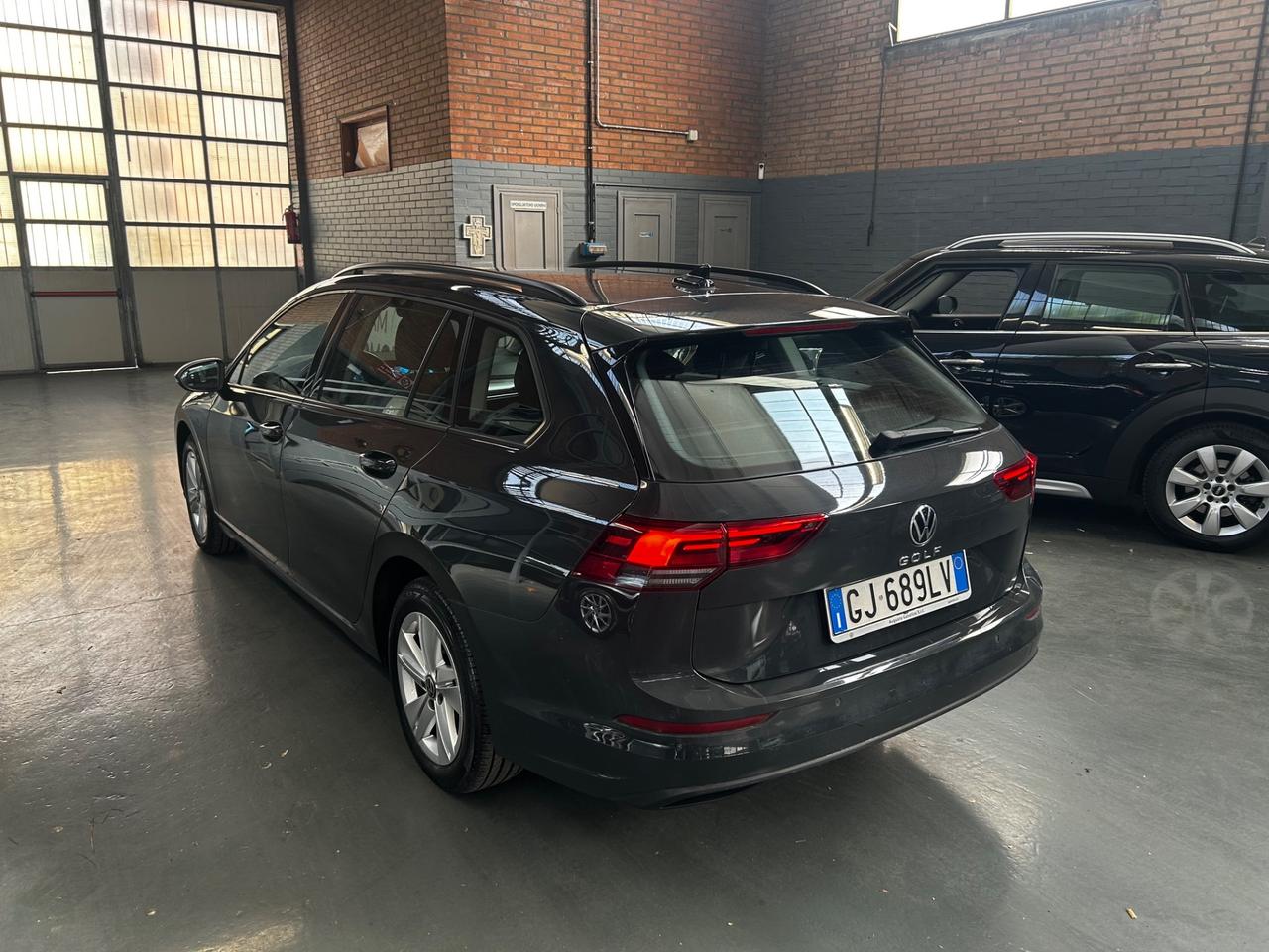 Volkswagen Golf Variant 2.0 TDI SCR DSG Life neopatentati