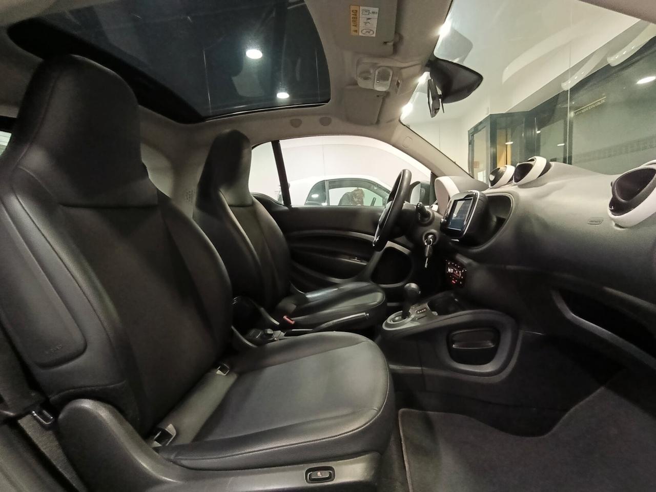 Smart ForTwo 70 1.0 twinamic Youngster 2018 Navi/tetto Panorama/Pelle