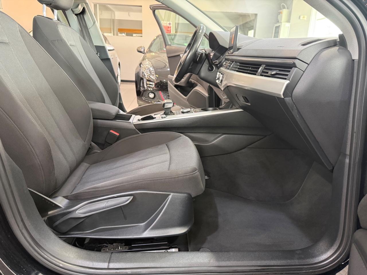 Audi A4 Avant 30 TDI S tronic Sport