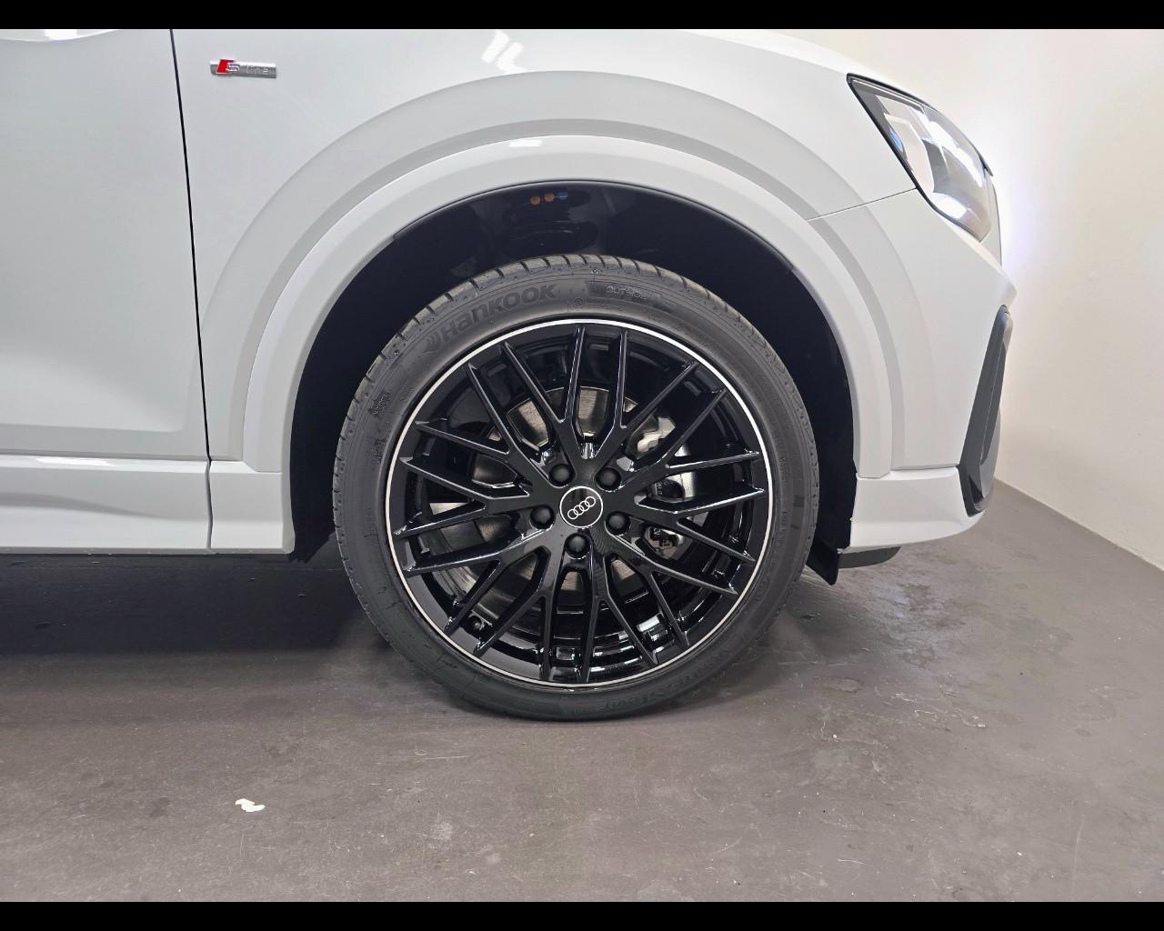 AUDI Q2 35 TFSI S-TRONIC IDENTITY BLACK