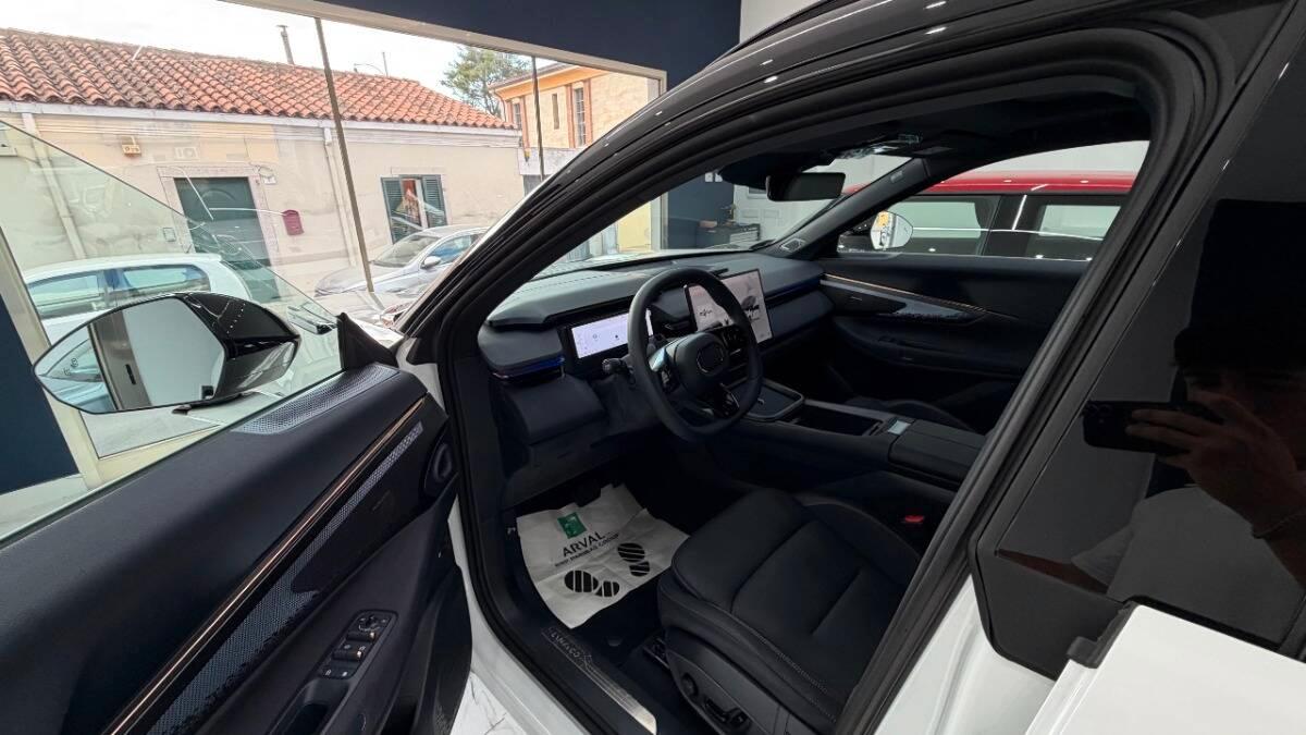Lynk and Co 08 Lynk & co 1.5 phev Core auto