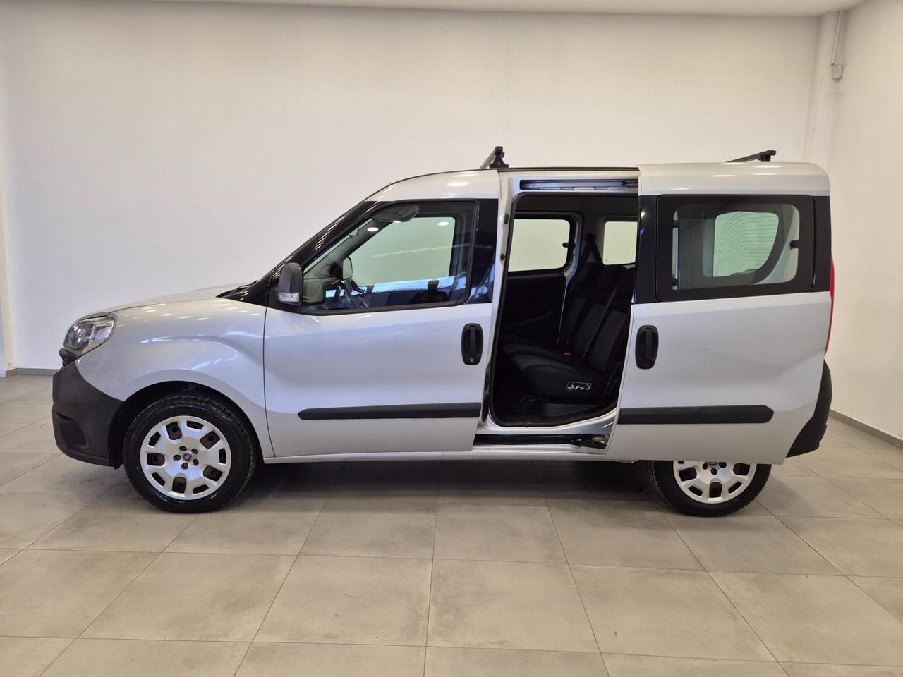 Fiat Doblo 1.4 16v Pop 95cv -NEOPATENTATI - UNIPROPRIETARIO - Sens. Park.