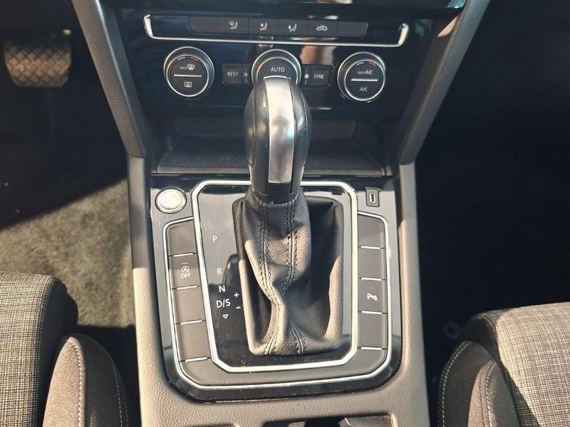 Volkswagen Passat Passat Variant 1.6 TDI SCR DSG R-Line