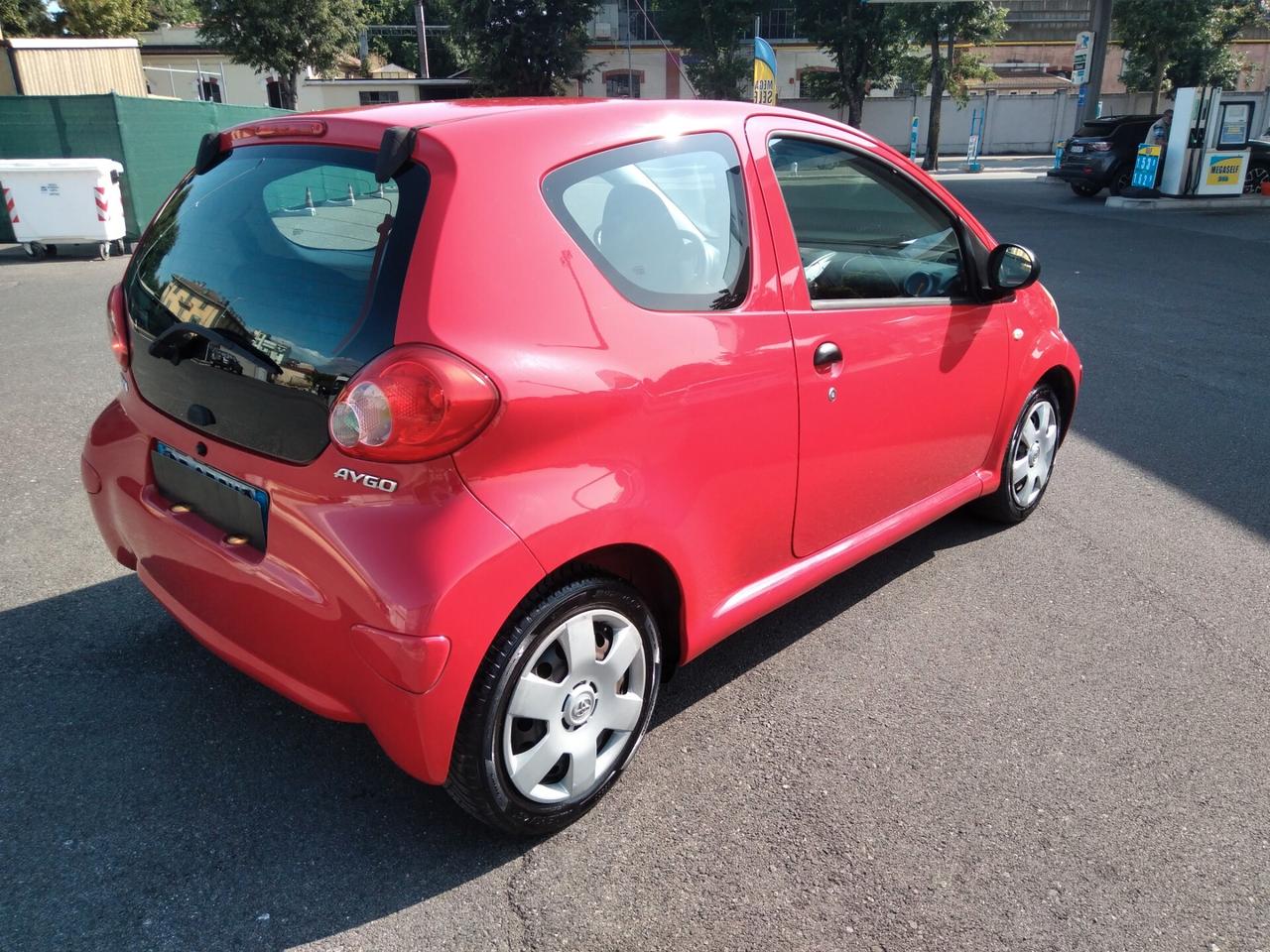 Toyota Aygo 1.0 12V VVT-i 3 porte Sol x neopatentati