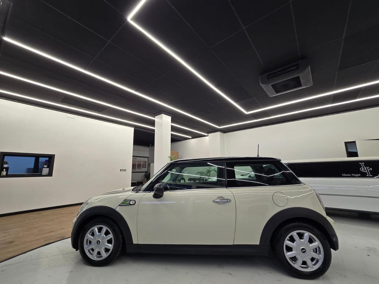 Mini 1.6 16V One (55kW)
