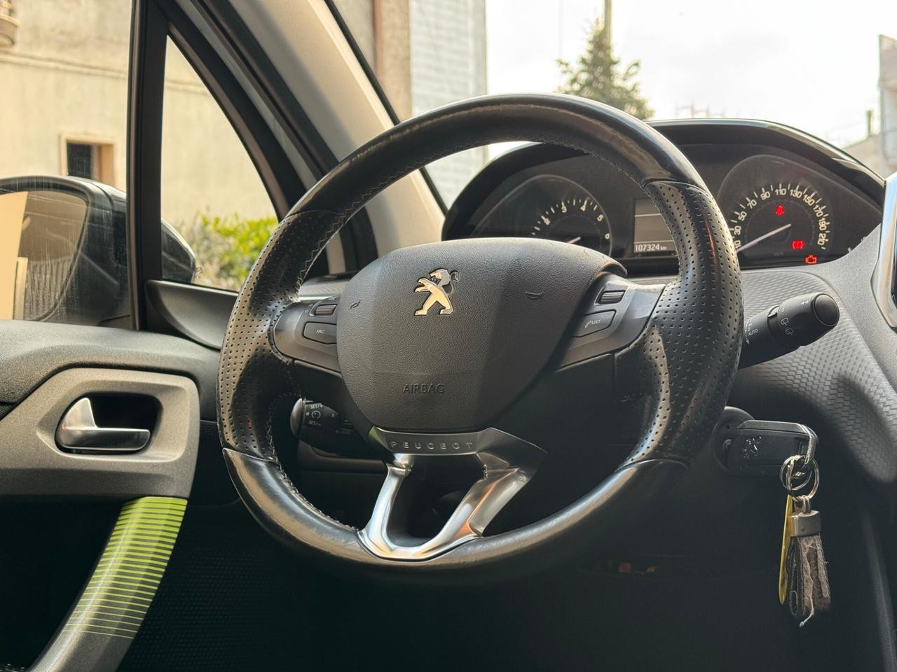Peugeot 208 PureTech 82 cv 5 porte Allure